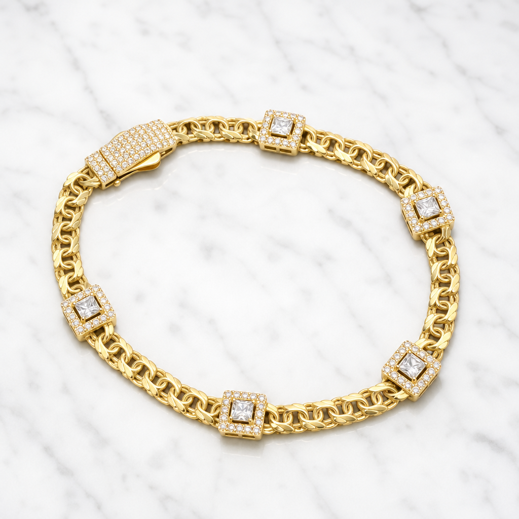 Pulsera de oro de 10k amarillo de tejido chino y detalles de piedras brillantes.