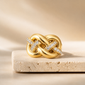 Anillo de oro de 10k dorado de diseño entrelazado