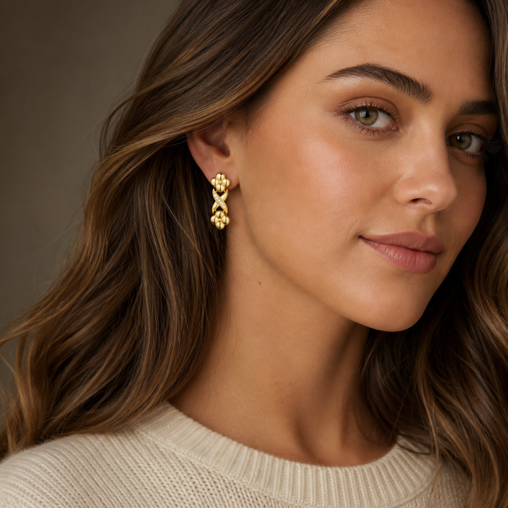 Aretes de oro de 10k con diseño floral